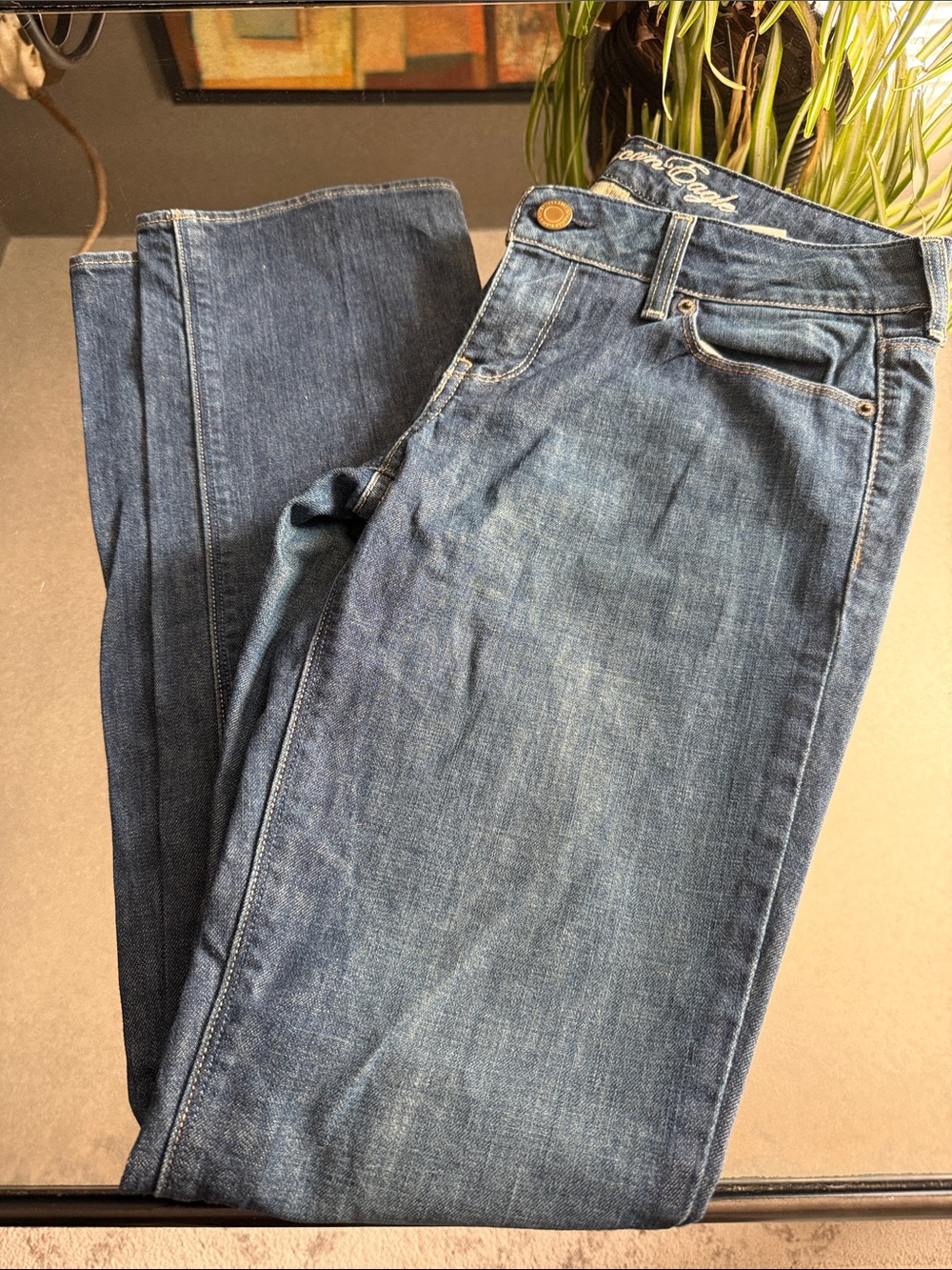 American Eagle Outfitters 77 Straight Jeans In a Medium Wash, Women’s 8